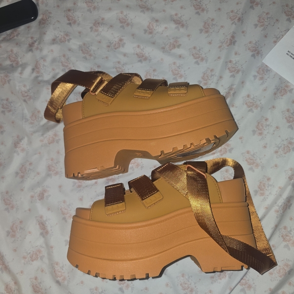 NWOB UGG Goldenrise Ankle Strap Platform Sandal - Picture 4 of 7